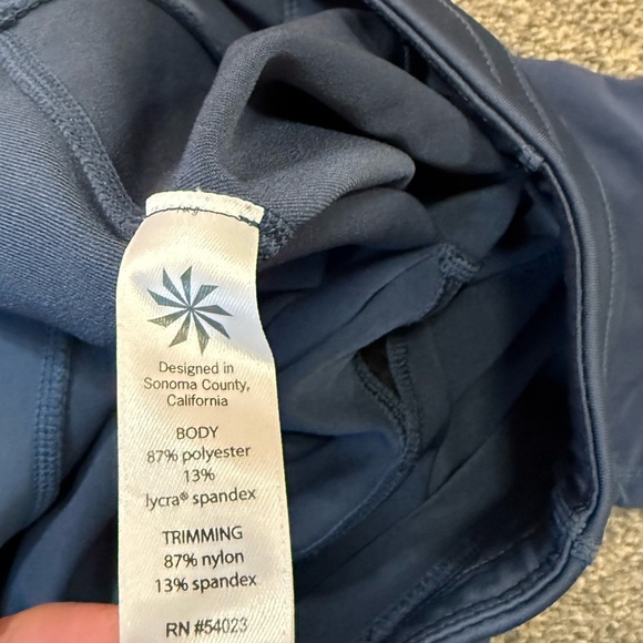 Athleta Navy Blue Mesh Sonar Capri Leggings size M - Picture 5 of 7